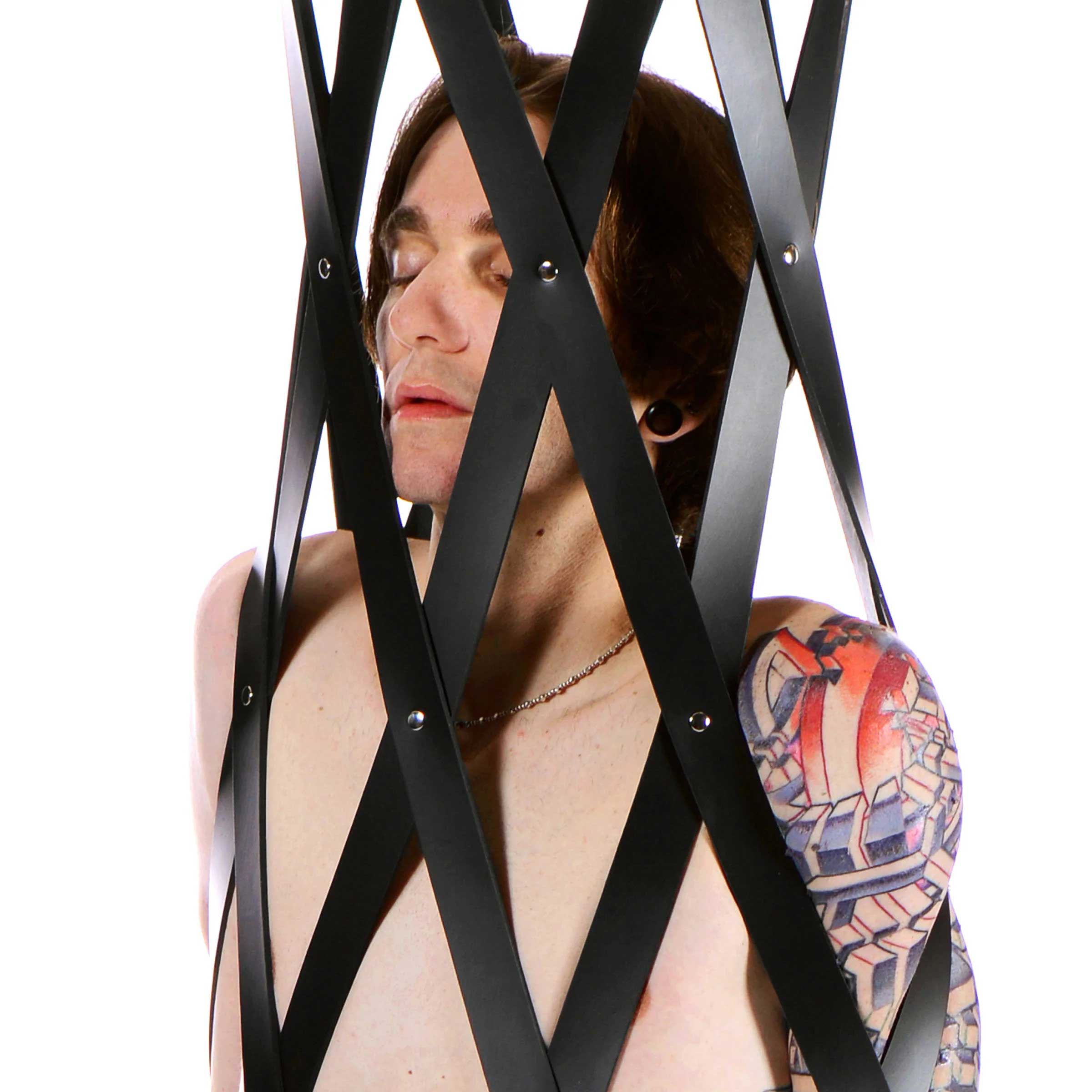 mIx8qVnyvoljH0EevwEMxGiB04wt0XS2 Hanging Rubber Strap Cage - Black - Image 1